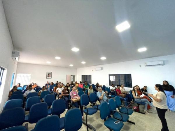 SEMED de Floriano promove treinamento para manipuladores de alimentos da rede municipal de ensino.(Imagem:Secom)