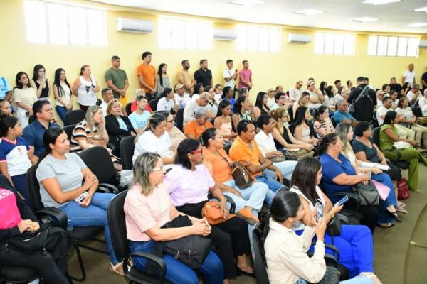 Prefeitura de Floriano entrega novo fardamento aos Agentes de Saúde e de Combate às Endemias(Imagem:Secom)