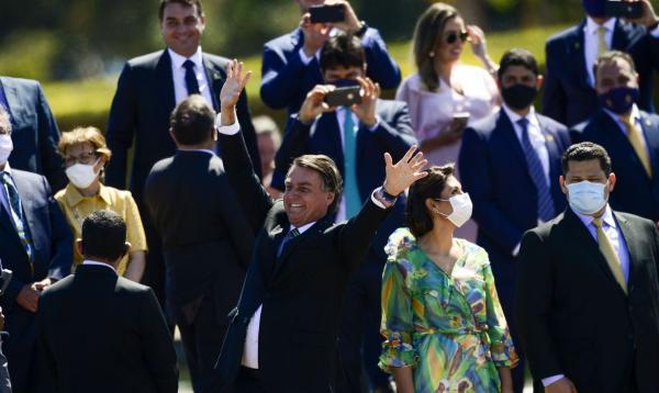 Sem desfile militar, presidente participou de cerimônia no Alvorada.(Imagem:Marcelo Camargo/Agência Brasil)