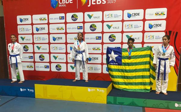 A karateca Amanda Pereira ganhou medalha de bronze.(Imagem: Divulgação)