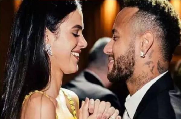 Namoro de Neymar e Bruna Marquezine gera comentários(Imagem:Reprodução)