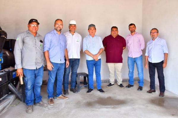 Prefeito Antônio Reis visita obras do Esgotamento Sanitário de Floriano.(Imagem:Secom)