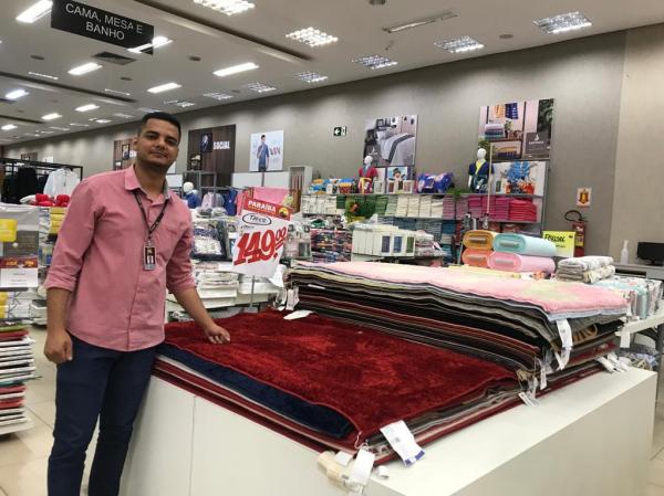 Ramires, Chefe do setor de tecidos do Armazém Paraíba.(Imagem:FlorianoNews)