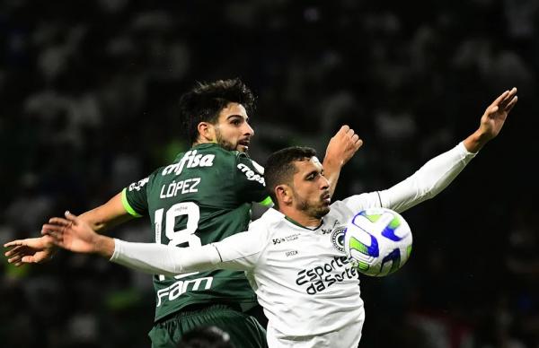 Flaco López atuou na função de Raphael Veiga como titular do Palmeiras contra o Goiás.(Imagem:Marcos Ribolli)