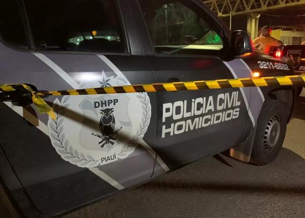 Viatura do Departamento de Homicídio e Proteção à Pessoa (DHPP), em Teresina.(Imagem:Laura Moura /g1)