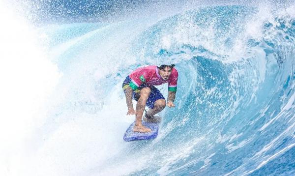 Tricampeão mundial sofreu uma lesão no ombro esquerdo em janeiro(Imagem:WILLIAM LUCAS/COB/DIREITOS RESERVADOS)