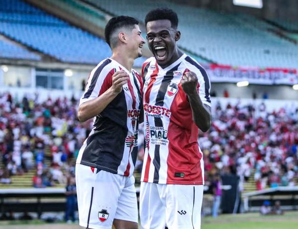 Felipe Pará e Guilherme Escuro, meias do River-PI.(Imagem:Maria Vitória / River AC)