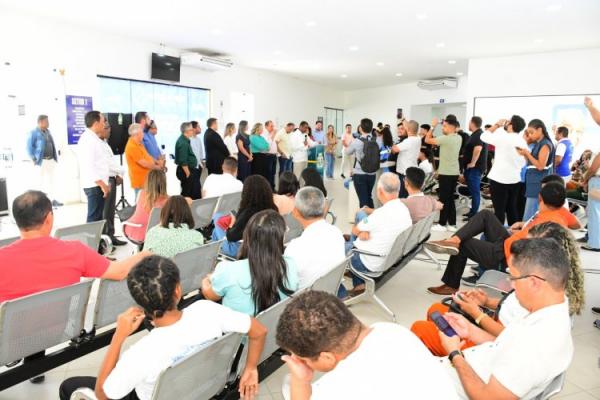 Floriano recebe carreta do programa