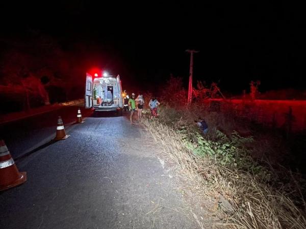 Homem cai de moto, bate a cabeça em pedra e morre ao sair da estrada em Pedro II, no Piauí.(Imagem:Portal P2)