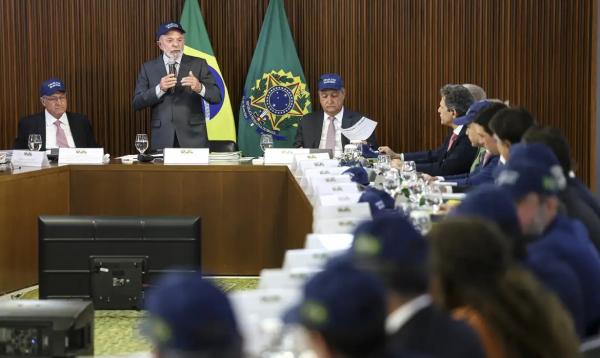 O presidente Luiz Inácio Lula da Silva coordena reunião ministerial, no Palácio do Planalto.(Imagem:Marcelo Camargo/Agência Brasil)