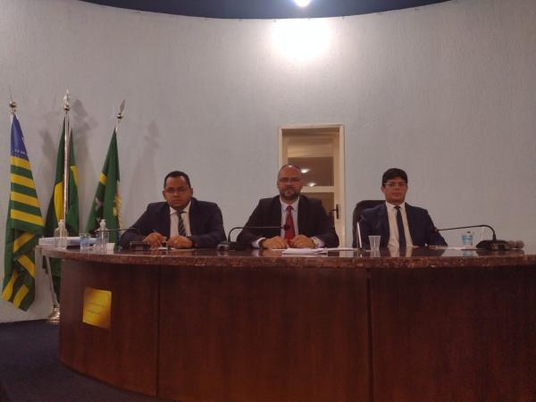 Câmara Municipal de Floriano antecipa a sessão que seria realizada nesta sexta-feira, 03.(Imagem:FlorianoNews)