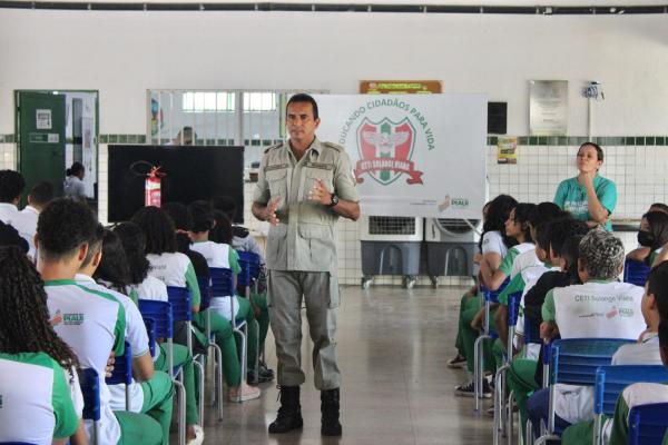 Lei visa aumentar a segurança nas escolas e preparar profissionais da educação para lidar com situações de violência.(Imagem:Divulgação)