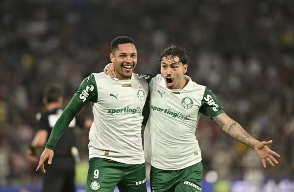 Vitor Roque e Mauricio comemoram gol do Palmeiras contra o Fluminense.(Imagem:Andre Durão)