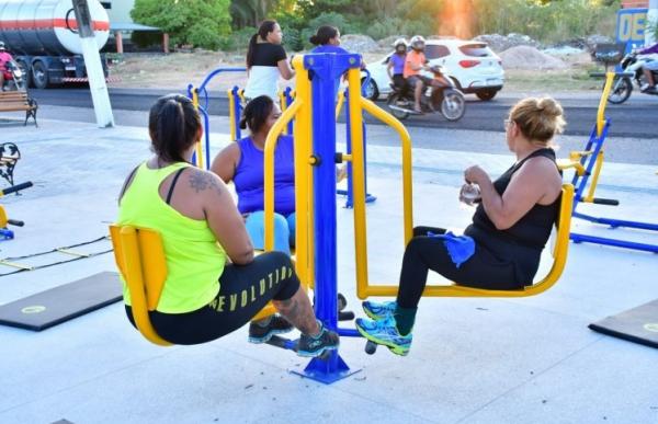 Saúde de Floriano instala turma de atividade física na praça da UESPI.(Imagem:Secom)