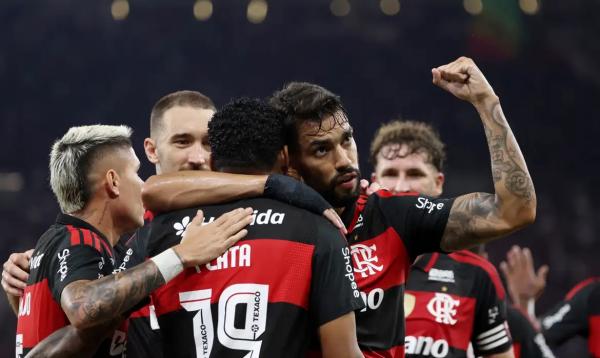 Pedro, Jorginho e Paquet&aacute; marcaram para Rubro-Negro no segundo tempo.(Imagem:REUTERS/Sergio Moraes)