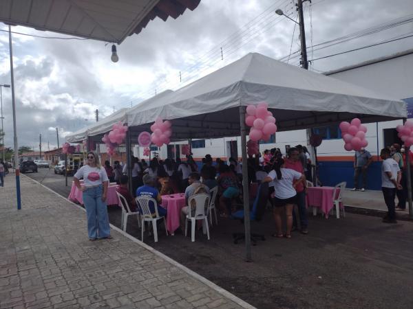 Mulheres participam do