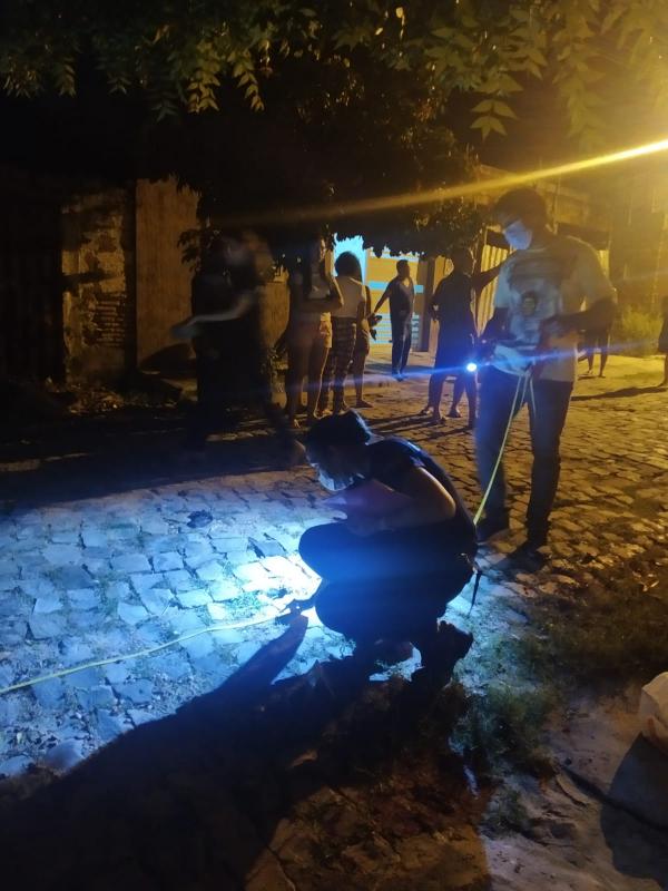 Policia Civil realizando a perícia no local do crime(Imagem:FlorianoNews)