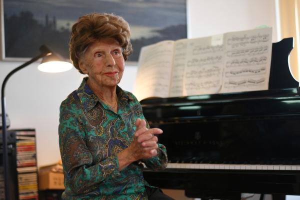 Alimento da alma: pianista francesa de 106 anos lança seu sexto álbum(Imagem:REUTERS/Sarah Meyssonnier)