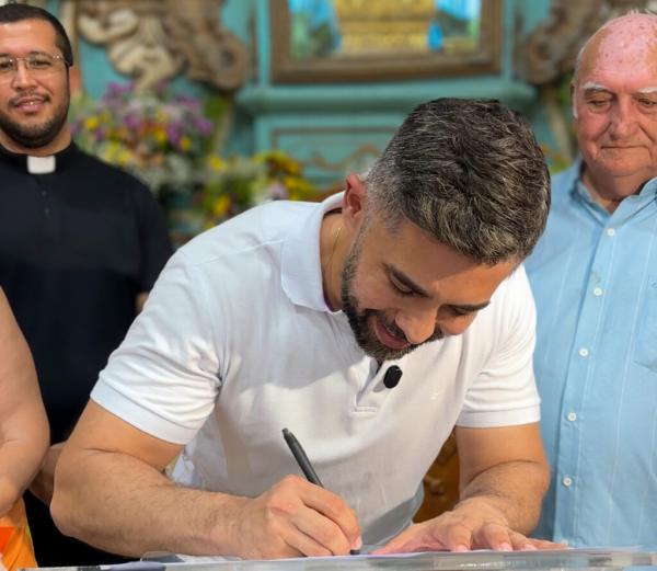 Secretário da Cultura assina ordem de serviço para reforma da Igreja de Nossa Senhora da Graça, em Parnaíba.(Imagem:Divulgação)