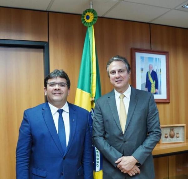 Rafael Fonteles e Camilo Santana assinam a adesão do Piauí ao Pacto Nacional pela Retomada de Obras da Educação Básica, Compromisso Nacional Criança Alfabetizada e Programa Escola(Imagem:Divulgação)