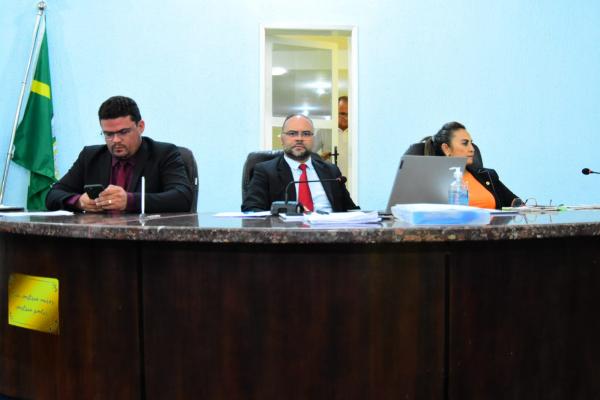 Vereadores de Floriano usam tribuna para parabenizar candidatos eleitos.(Imagem:CMF)