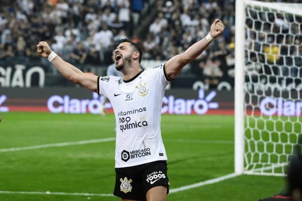  Gol Giuliano Corinthians x Santos (Imagem:Marcos Ribolli )