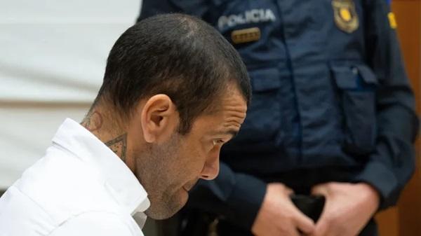 Daniel Alves em julgamento na Espanha(Imagem:D.Zorrakino. POOL / Europa Press)