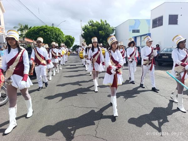  Gin&aacute;sio Primeiro de Maio celebra 69 anos com desfile c&iacute;vico e homenagens em Floriano.(Imagem:FlorianoNews)