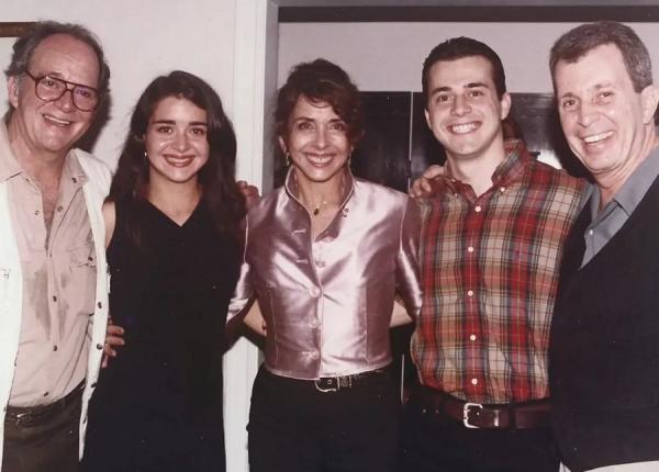 Cláudio Marzo, Alexandra Marzo, Betty Faria, João de Faria Daniel e Daniel Filho em registro de 1997.(Imagem:Reprodução/Instagram)