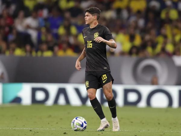  Ayrton Lucas jogou 90 minutos da partida entre Brasil e Guiné.(Imagem: Joílson Marconne/CBF )