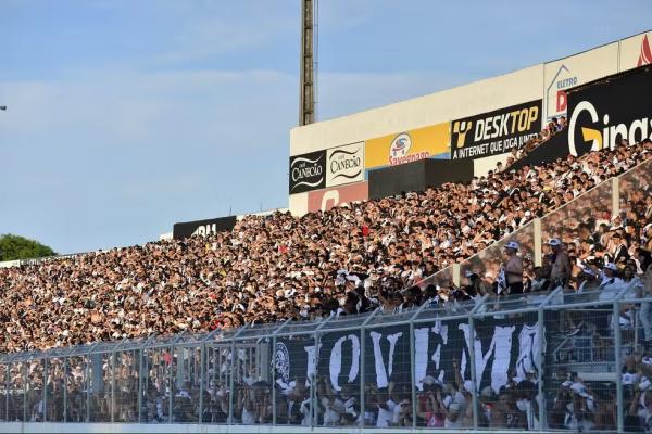 Torcida da Ponte (Imagem:Marcos Ribolli/ PontePress)