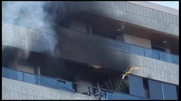 Incêndio em prédio na Rua Irmã Lúcia, na Zona Norte do Recife.(Imagem:Reprodução/WhatsApp)