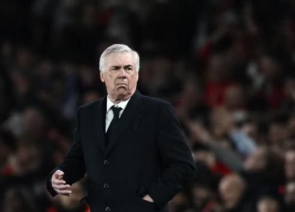 Carlo Ancelotti, técnico do Real Madrid, durante a derrota para o Arsenal na Champions League.(Imagem:Reuters)