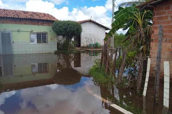 Ruas e casas alagadas em Barras.(Imagem:Defesa Civil de Barras)