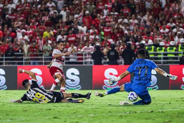 CRB x Santos: Danielizinho quase marca para o Galo.(Imagem:Ailton Cruz)