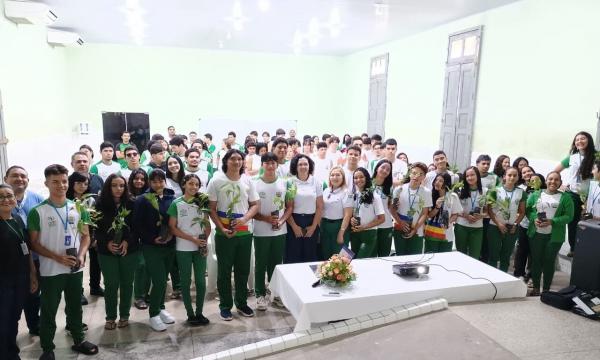 Projeto de educa&ccedil;&atilde;o ambiental mobiliza estudantes e distribui quase 700 mudas no norte do Piau&iacute;(Imagem:Ascom Semarh)