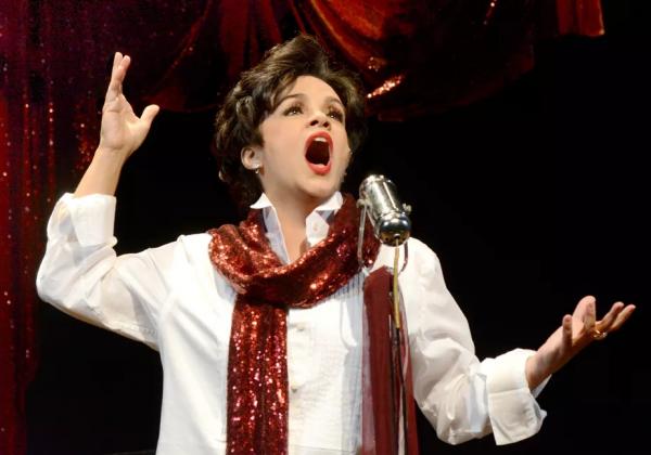 Atriz carioca que entrou em cena na década de 1980, Luciana Braga vive um renascimento artístico ao dar voz ao repertório da atriz e cantora norte-americana Judy Garland (10 de jun(Imagem:Reprodução)