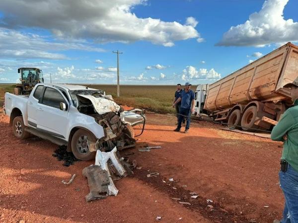 Homem morre e outro fica ferido durante colisão entre caminhonete e carreta no Sul do Piauí.(Imagem:Reprodução)