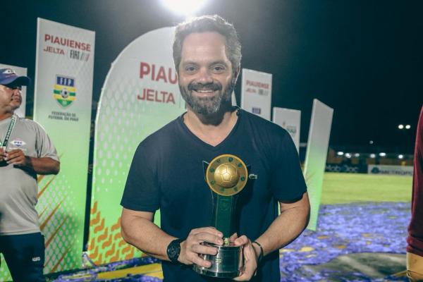 Piau&iacute; Esporte Clube conquista bicampeonato piauiense e levanta trof&eacute;u em noite de casa cheia(Imagem:Jo&atilde;o Allbert)