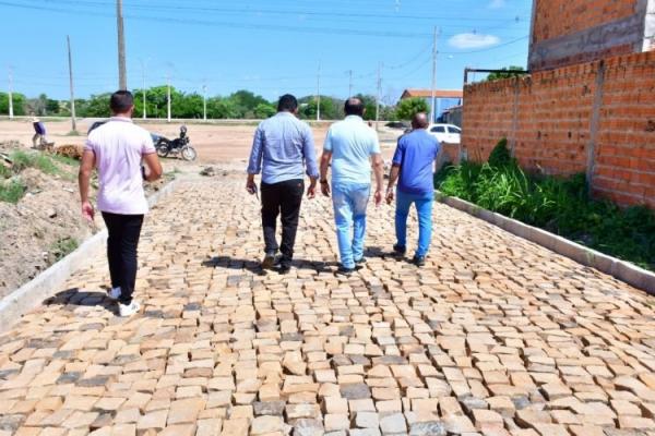 Floriano: Prefeito e secretários visitam ruas contempladas pelo PLANMOB.(Imagem:Secom)