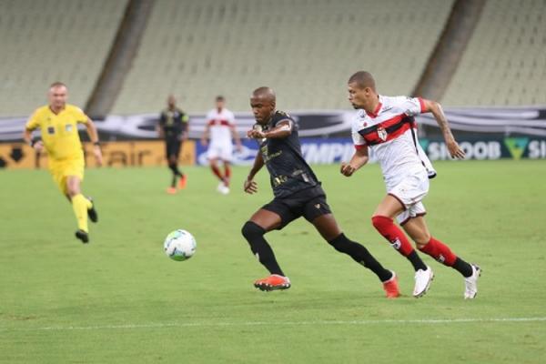 Com o resultado, o Atlético Goianiense terminou o dia na 11.ª colocação com 31 pontos, sete na frente do Vasco, o 17.º. O clube carioca entrará em campo neste domingo contra o Flum(Imagem:Reprodução)