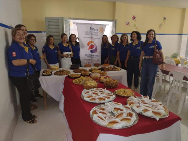 Rotary Club de Floriano Médio Parnaíba promove ação de solidariedade na APAE com entrega de brindes e dafé da manhã.(Imagem:FlorianoNews)