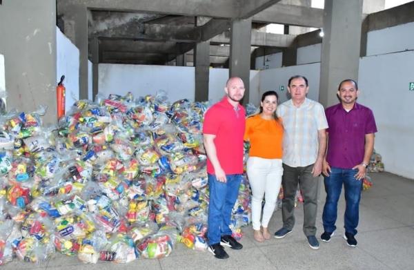 Prefeitura de Floriano distribui 5.000 cestas básicas para famílias da zona urbana.(Imagem:Reprodução/Instagram)