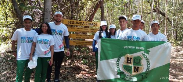 Quarenta estudantes do Ceti Helvídio Nunes, de Teresina, participaram de mais um roteiro do Programa Turismo Escolar.(Imagem:Ceti Helvídio Nunes)