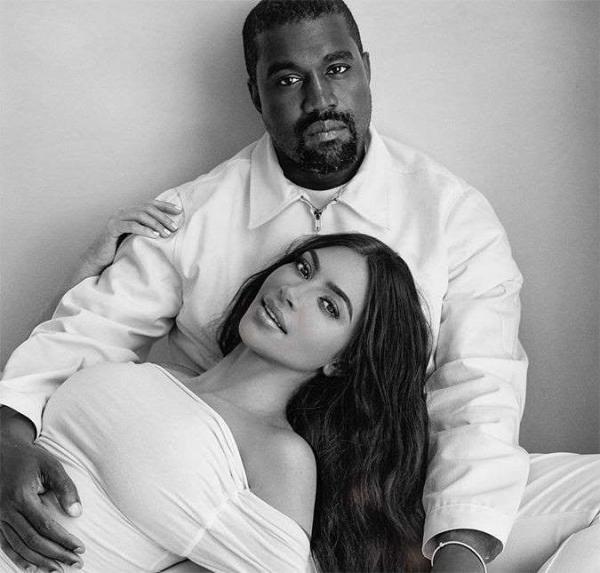 Após enfrentarem uma grande crise na relação, Kim Kardashian e Kanye West decidiram manter o casamento. Entretanto, os dois estariam vivendo separadamente, já que cada um está muit(Imagem:Reprodução)