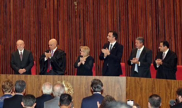 do presidente eleito, Luiz Inácio Lula da Silva, e do vice, Geraldo Alckmin, na sede do TSE.(Imagem:Fabio Rodrigues-Pozzebom/Agência Brasil)