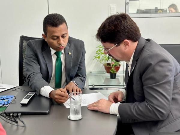 Deputados Dr. Francisco Costa e Dr. Marcus Vinícius Kalume fortalecem ações para Atenção Primária à Saúde no Piauí(Imagem:Reprodução/Instagram)