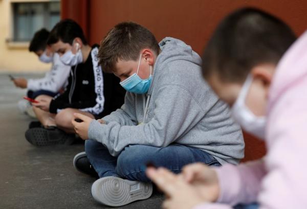 Alunos de uma escola de Nice, França.(Imagem:Reuters)