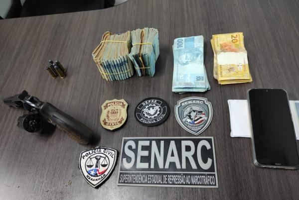 Com o líder da facção foram encontrados R$31.000, revólver calibre 38, jóias e cartões bancários.(Imagem:Divulgação/Polícia Civil)