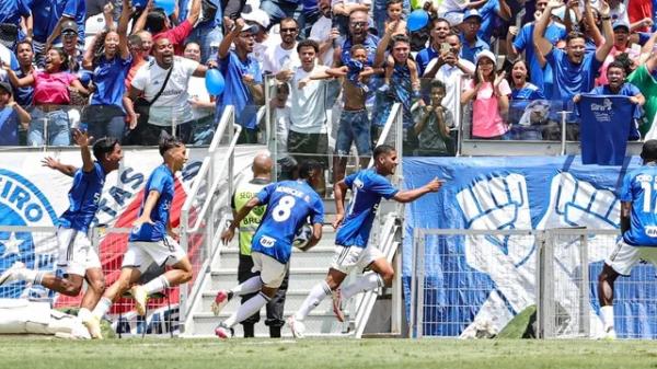 Fernando marcou os gols e deu mais um título para a base cruzeirense.(Imagem:Gilson Lobo/AGIF)